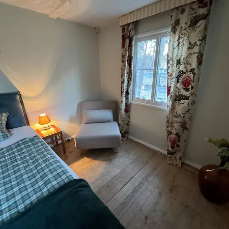 Liebenswertes Sommerhaus In Seenaehe